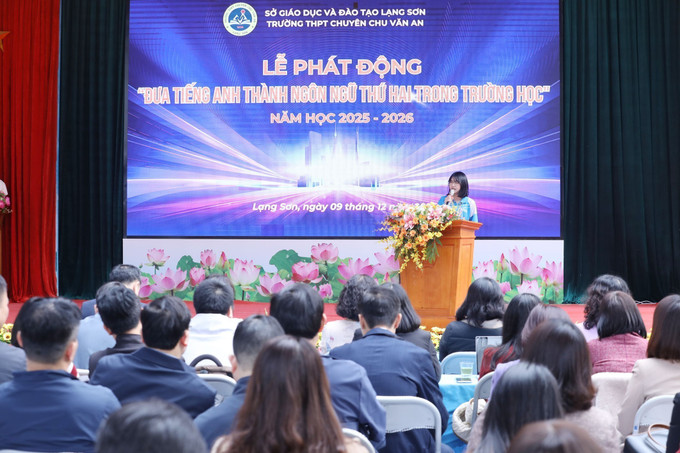 Em Nguyễn Bảo Anh, học sinh chuyên Anh lớp 10D2, Trường THPT chuyên Chu Văn An đại diện học sinh phát biểu tại Lễ phát động. Em Nguyễn Bảo Anh, học sinh chuyên Anh lớp 10D2, Trường THPT chuyên Chu Văn An đại diện học sinh phát biểu tại Lễ phát động.