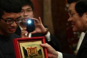 Học sinh trường THPT chuyên Chu Văn An dự lễ vinh danh tại Thủ đô Hà Nội