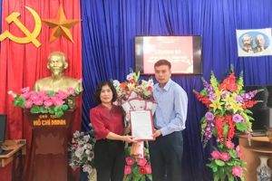 Công bố và trao Quyết định điều động, bổ nhiệm Hiệu trưởng Trường Trung học phổ thông Vũ Lễ