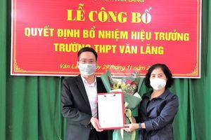 Công bố và trao Quyết định điều động, bổ nhiệm Hiệu trưởng Trường THPT Văn Lãng