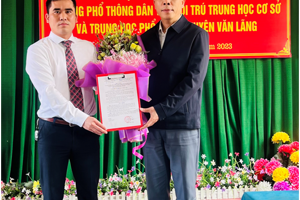 HỘI NGHỊ CÔNG BỐ VÀ TRAO QUYẾT ĐỊNH BỔ NHIỆM CHỨC VỤ HIỆU TRƯỞNG TRƯỜNG PHỔ THÔNG DÂN TỘC NỘI TRÚ TRUNG HỌC CƠ SỞ VÀ TRUNG HỌC PHỔ THÔNG HUYỆN VĂN LÃNG