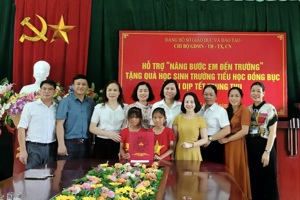 “Nâng bước em đến trường” - Mô hình tiêu biểu trong học tập, làm theo tư tưởng, đạo đức, phong cách Hồ Chí Minh của Chi bộ Giáo dục Mầm non, Tiểu học – Thường xuyên, Chuyên nghiệp