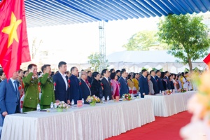 TRƯỜNG THPT CHUYÊN CHU VĂN AN KỶ NIỆM  35 NĂM THÀNH LẬP TRƯỜNG VÀ ĐÓN NHẬN HUÂN CHƯƠNG LAO ĐỘNG HẠNG NHẤT