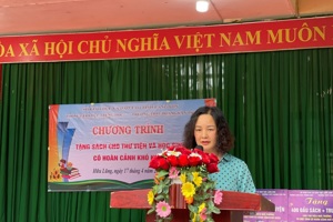 TRAO TẶNG SÁCH CHO THƯ VIỆN NHÀ TRƯỜNG VÀ CÁC EM HỌC SINH CÓ HOÀN CẢNH KHÓ KHĂN TẠI HUYỆN HỮU LŨNG