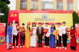 Học sinh ưu tú tỉnh Lạng Sơn	được kết nạp đảng