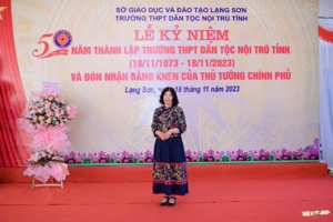NGƯỜI TRUYỀN CẢM HỨNG QUA TỪNG TRANG VĂN