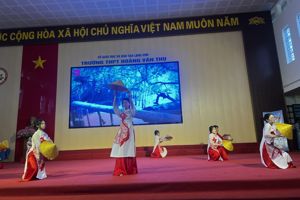 LỄ PHÁT ĐỘNG “Tháng cao điểm an toàn giao thông cho học sinh đến trường” và hướng dẫn lái xe an toàn năm học 2025 - 2026