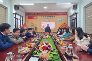 Lạng Sơn: Chủ tịch UBND tỉnh thăm, chúc mừng Ngày Nhà giáo Việt Nam tại Sở Giáo dục và Đào tạo